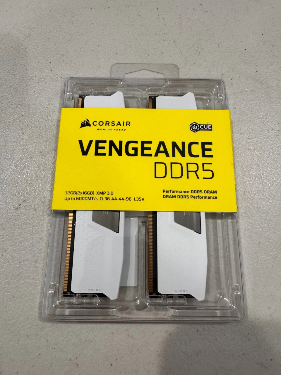 CORSAIR VENGEANCE 32GB (2 x 16GB) DDR5-6000MHz